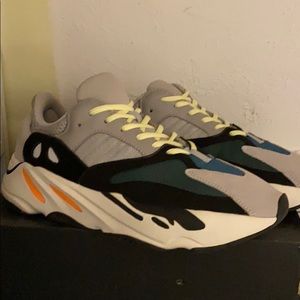 Yeezy Wave Runners 700